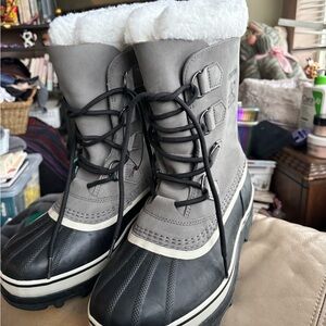 Sorel Caribou Insulated Black and Gray Winter Boots Size 8.  New!